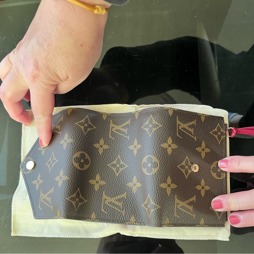 Authentic Louis Vuitton LV compact Victorine wallet - Picture 8 of 8